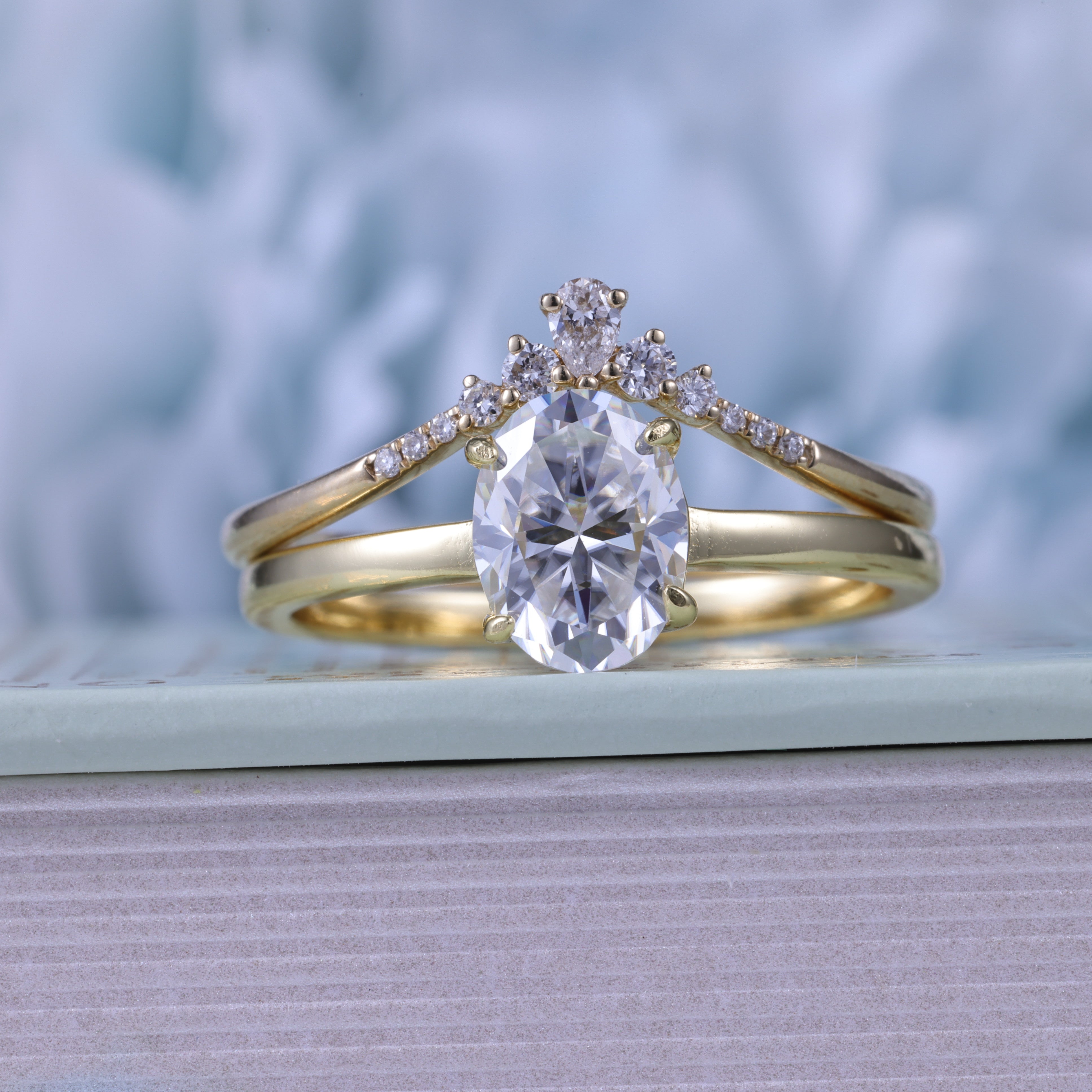 Oval Cut Moissanite Engagement Ring Bridal Set With Curved Band