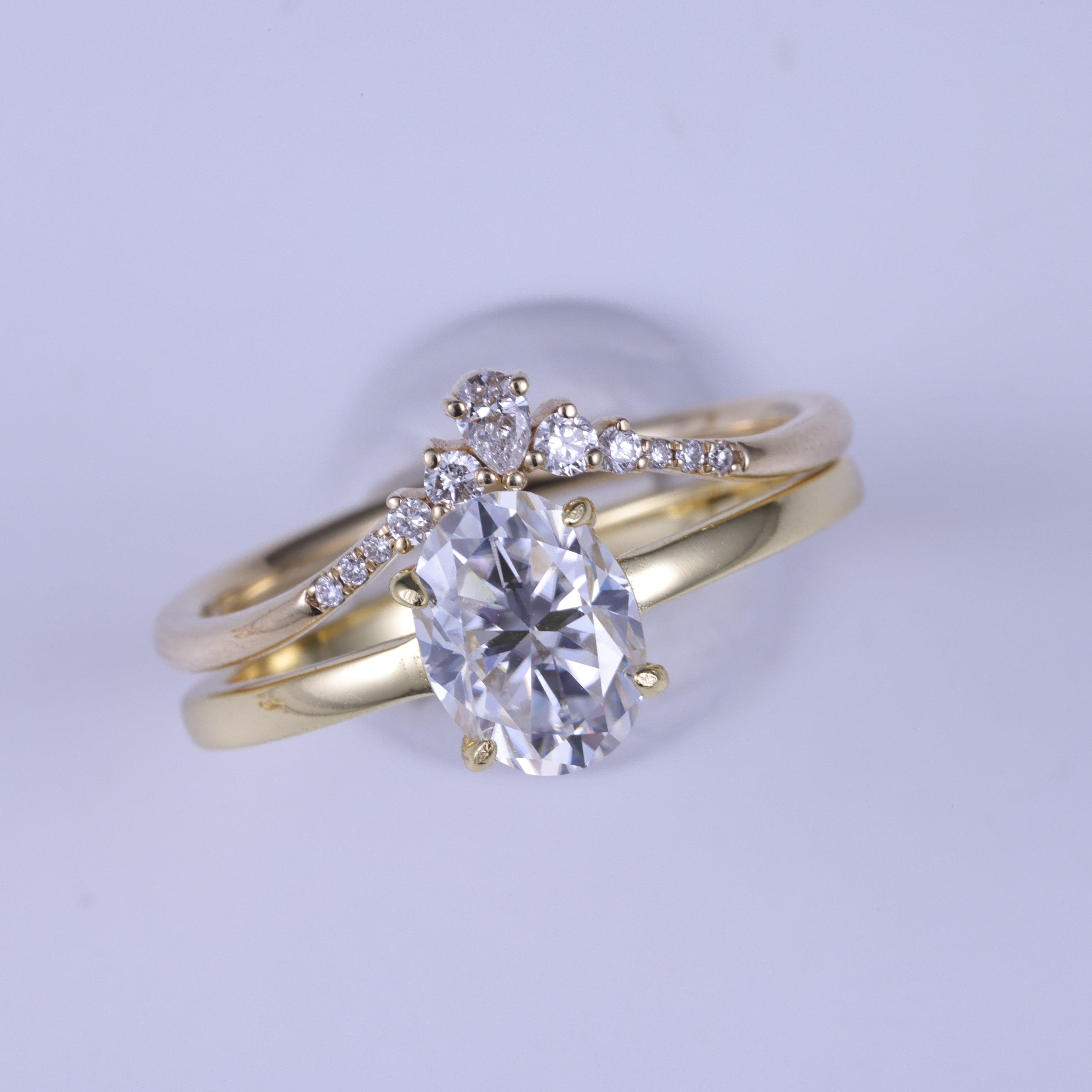 Oval Cut Moissanite Engagement Ring Bridal Set With Curved Band