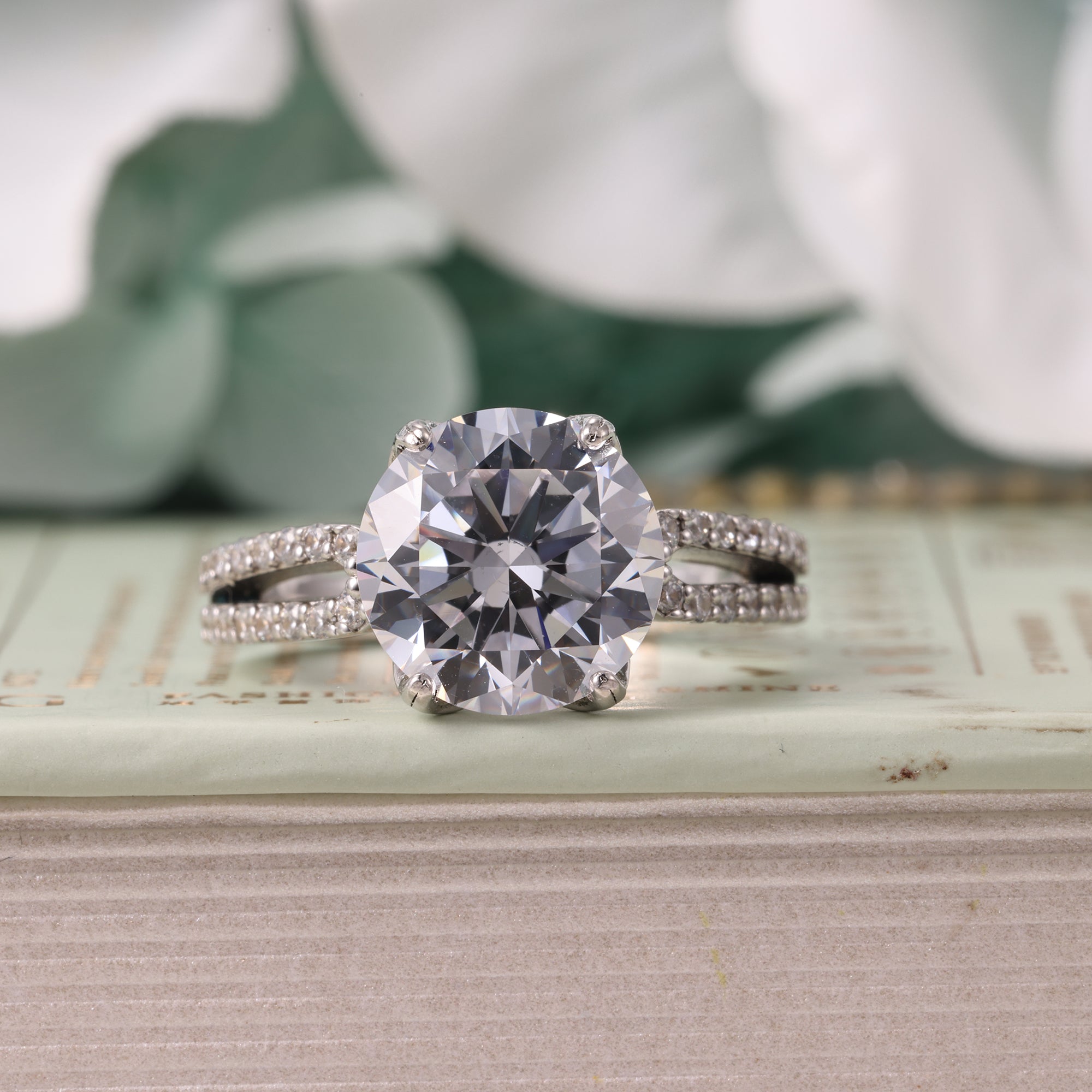 Round Cut Moissanite Engagement Ring