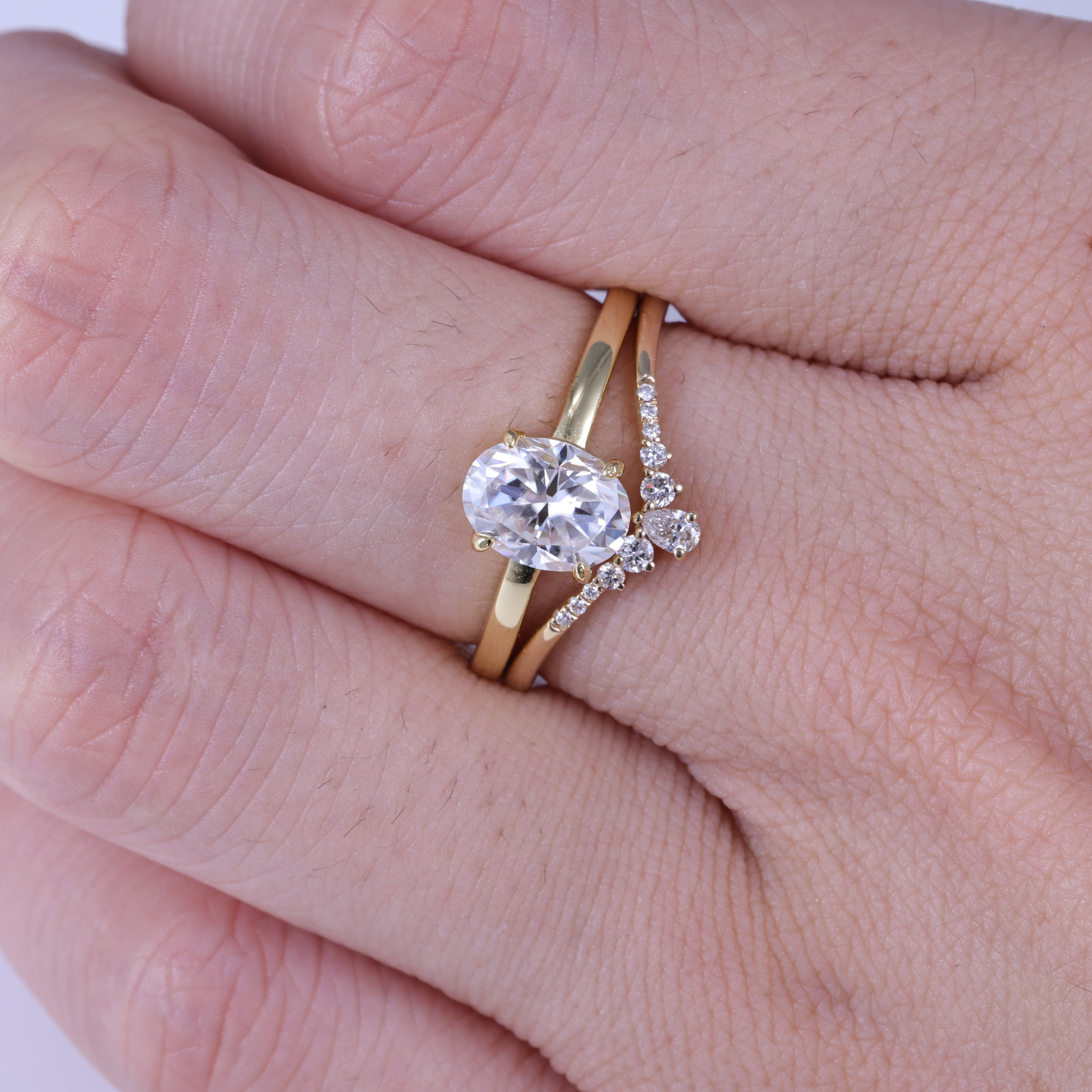 Oval Cut Moissanite Engagement Ring Bridal Set With Curved Band
