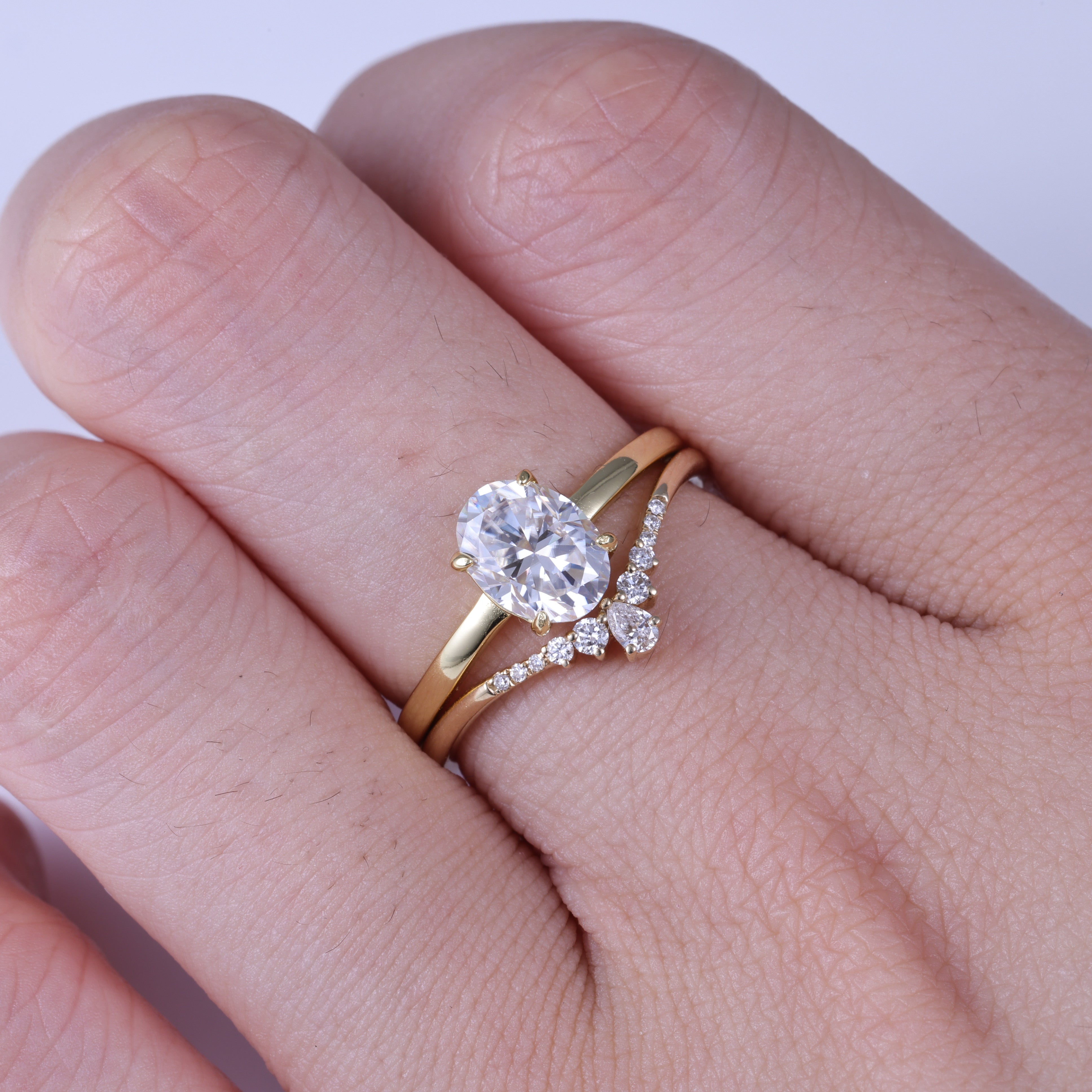 Oval Cut Moissanite Engagement Ring Bridal Set With Curved Band