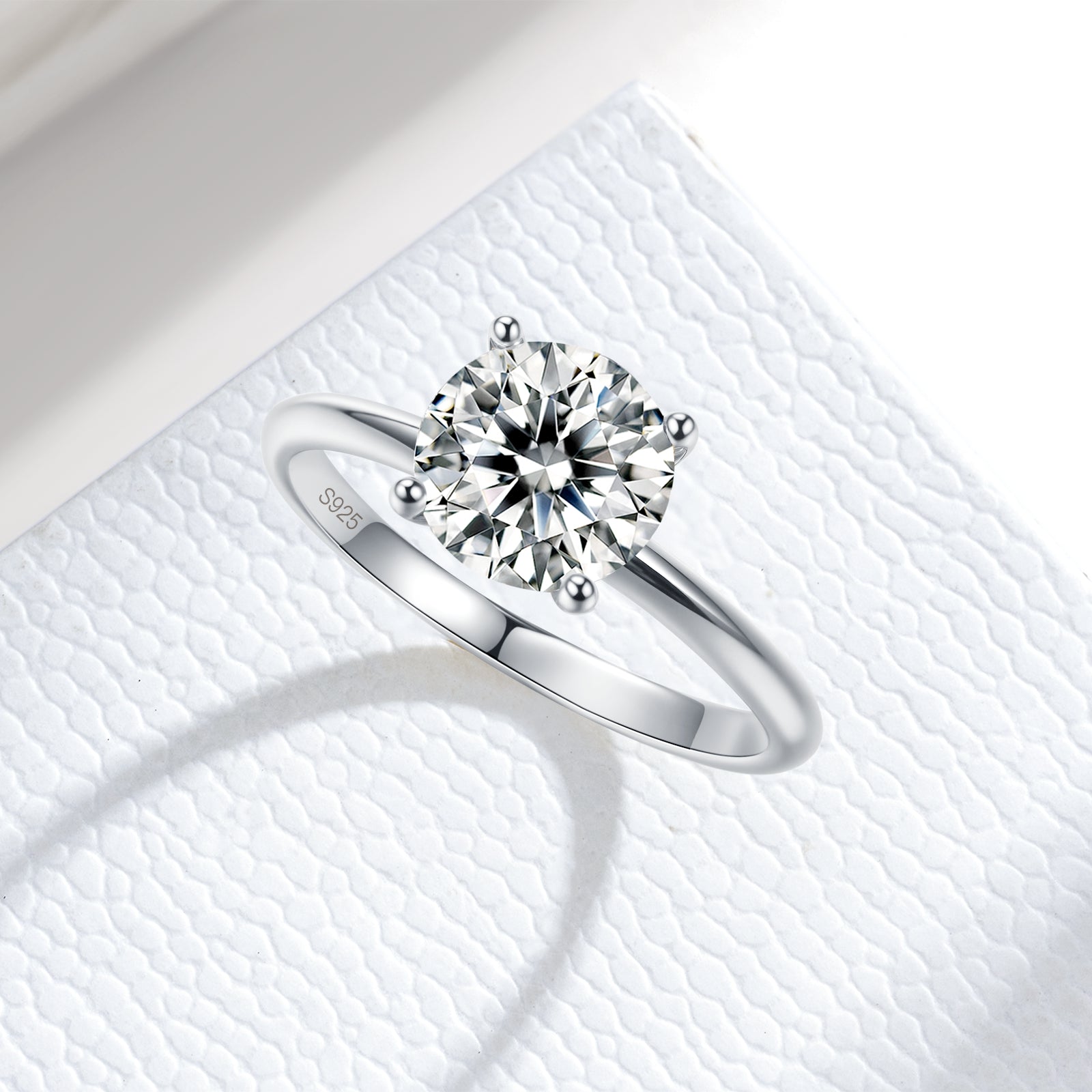 Round Cut Moissanite Engagement Ring