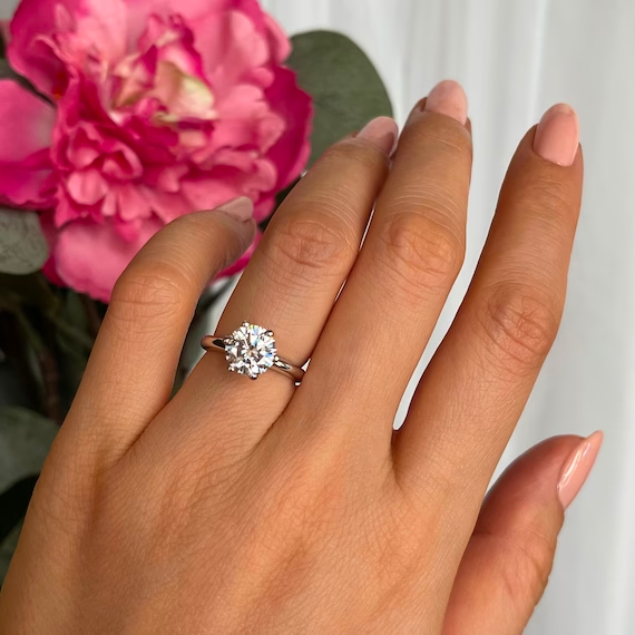 The 2025 Guide to Wedding Bands for Women