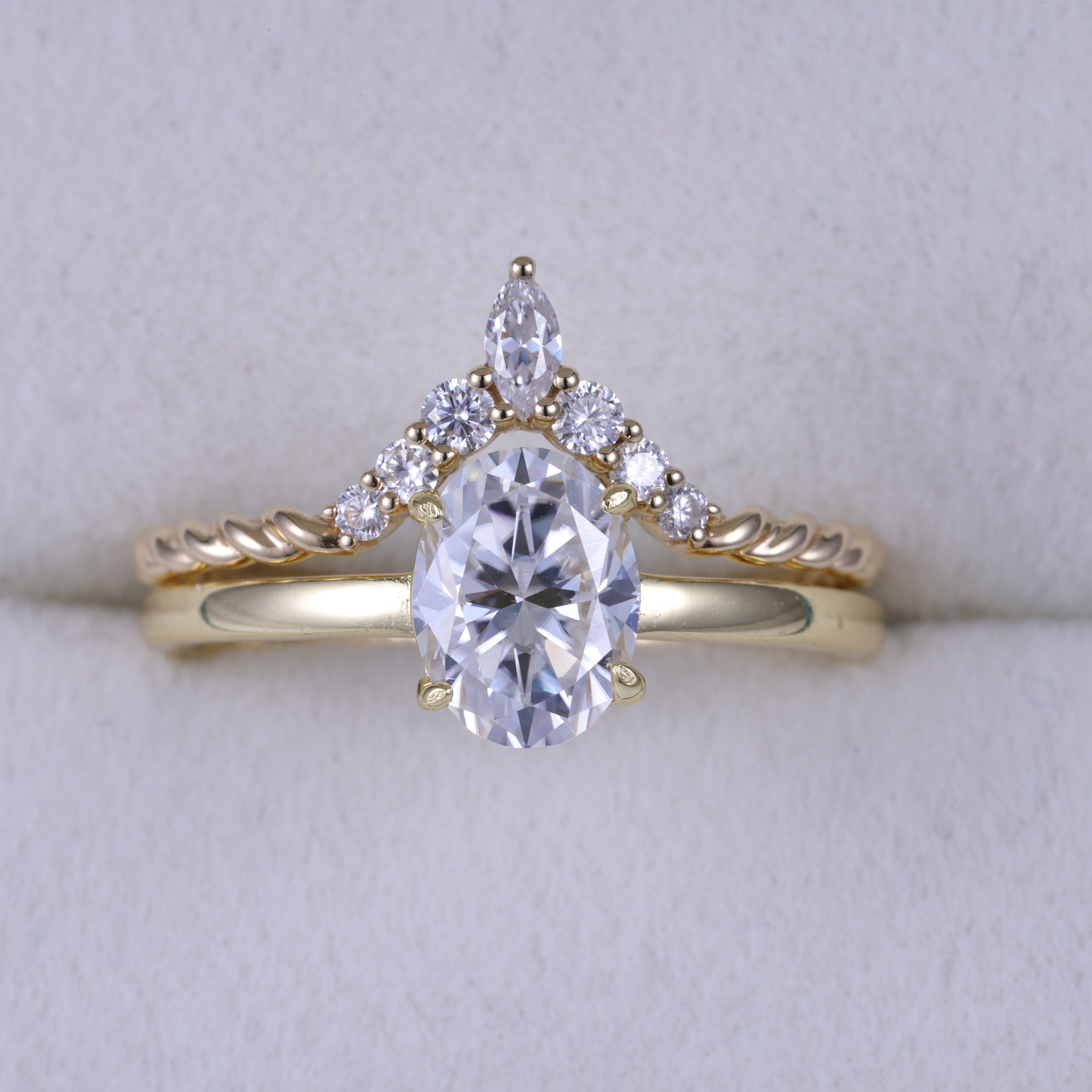 Oval Shaped  Moissanite Engagement Ring Bridal Set With Curved Band