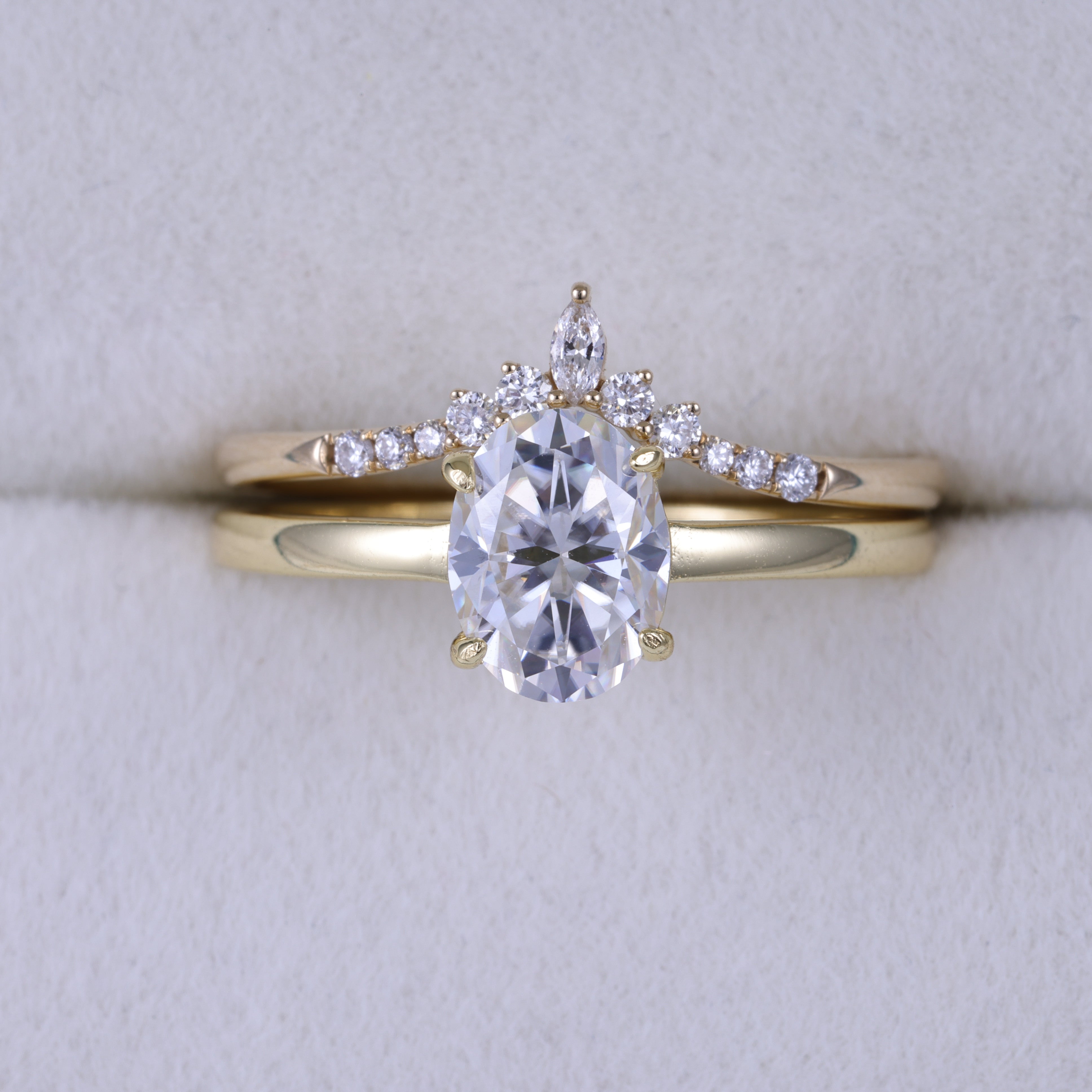 Oval Shaped  Moissanite Engagement Ring Bridal Set With Curved Band