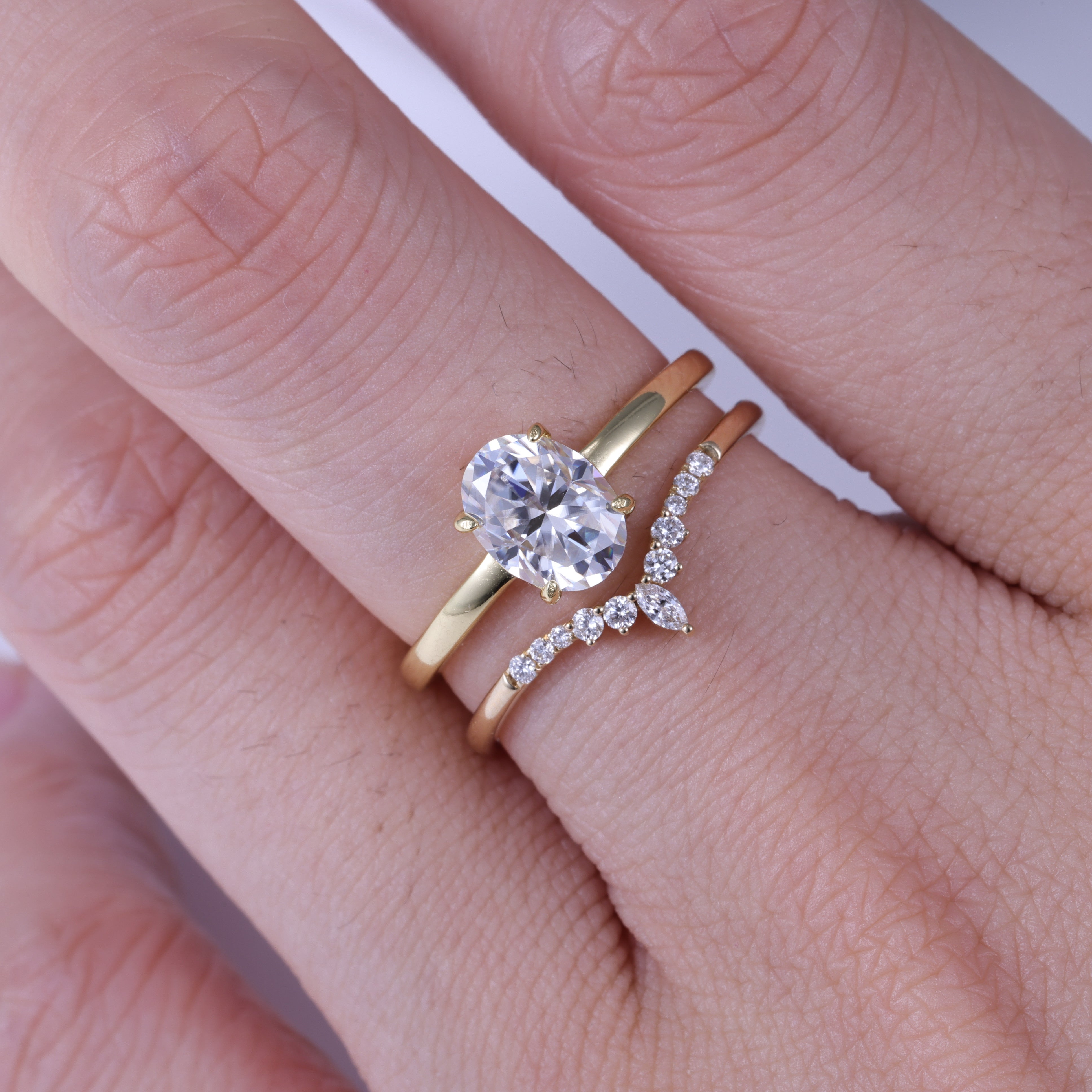 Oval Shaped  Moissanite Engagement Ring Bridal Set With Curved Band