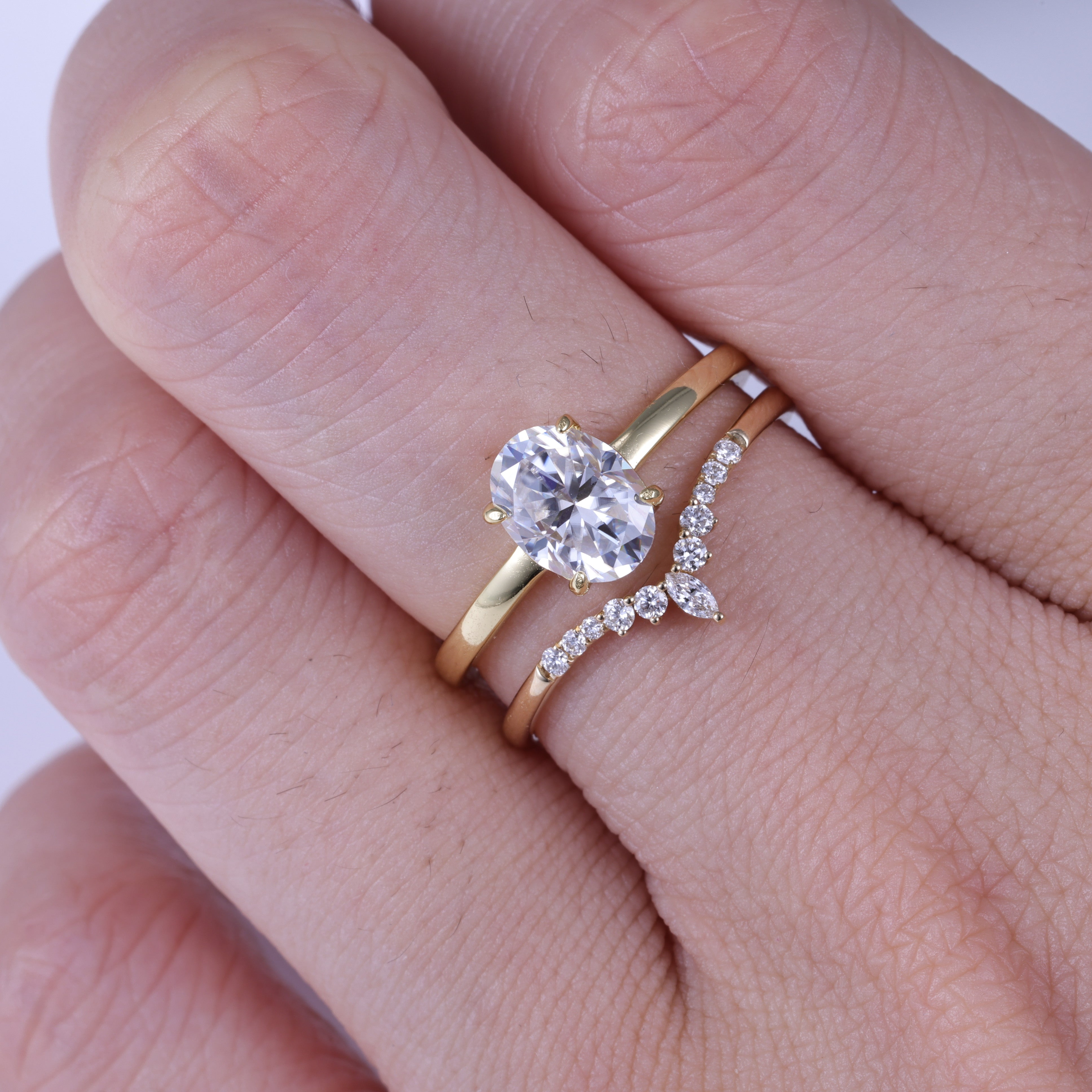 Oval Shaped  Moissanite Engagement Ring Bridal Set With Curved Band