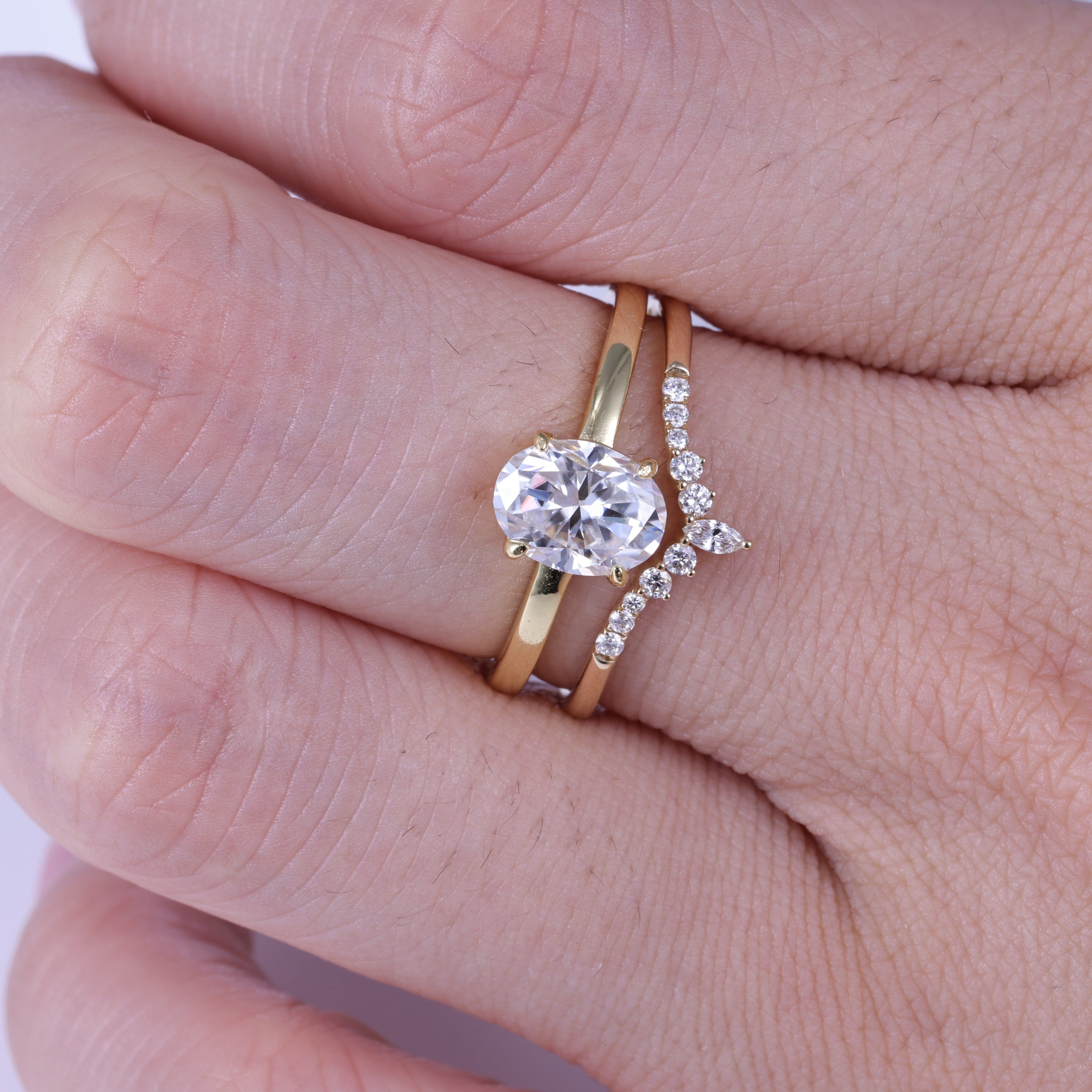 Oval Shaped  Moissanite Engagement Ring Bridal Set With Curved Band
