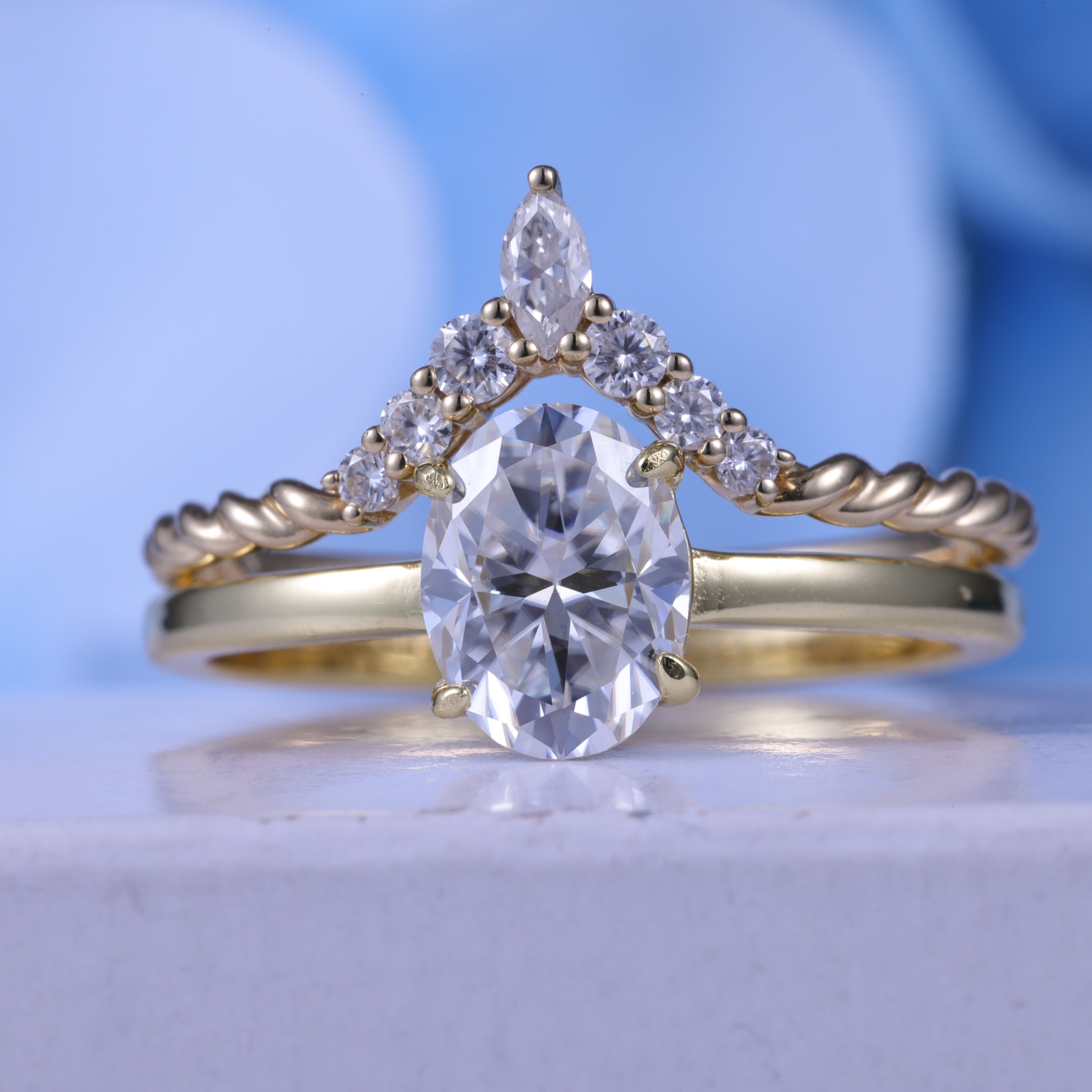 Oval Cut Moissanite Wedding Ring Bridal Set With Curved Band