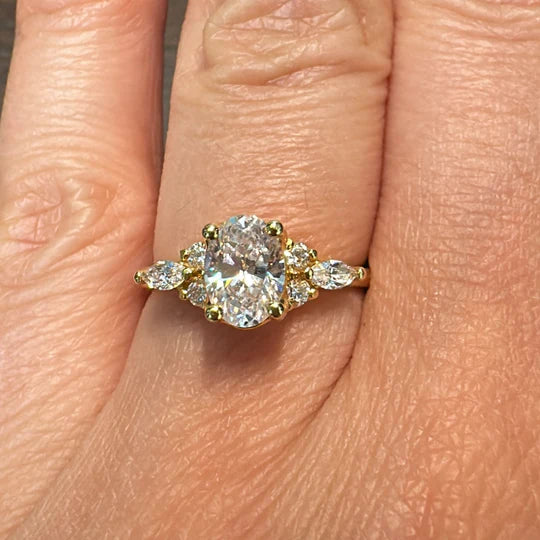 Oval Cut Moissanite anillo Classic Side Stone Engagement Ring Wedding Gift for Her