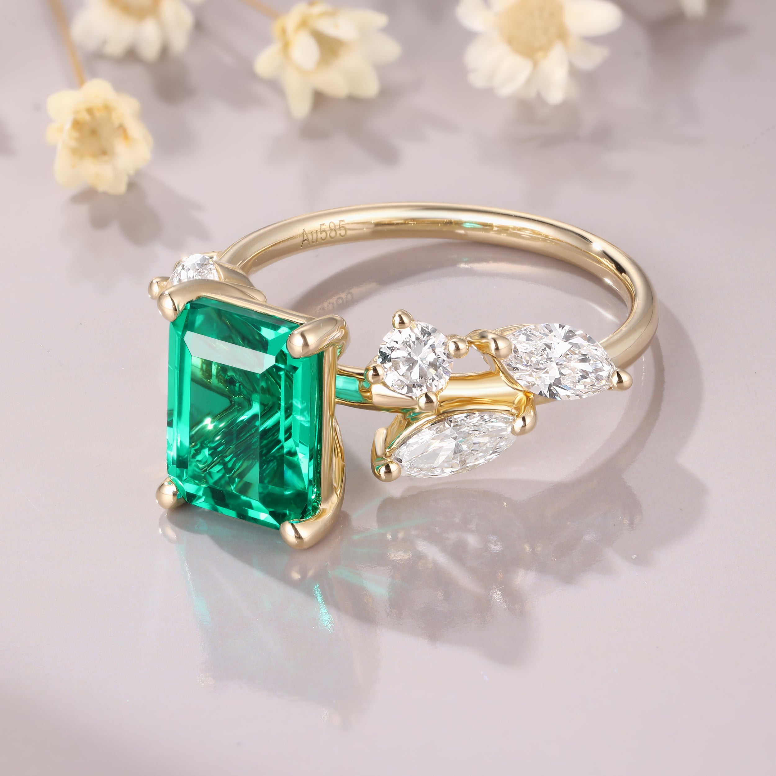 Vintage Emerald Stunning Engagement 14K Yellow Gold May Birthstone Promise Ring